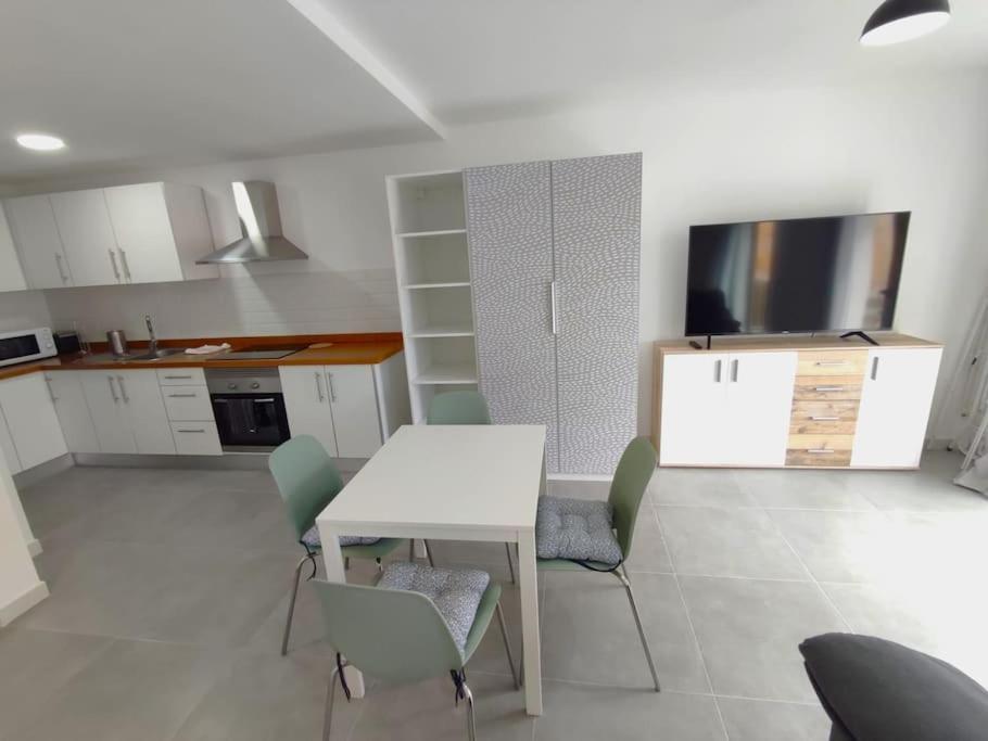 Apartament Near The Ocean In Playa San Juan Bagian luar foto